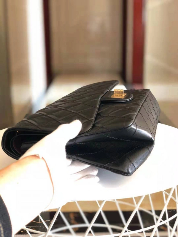 Fashionable CHANEL FLAP BAG 608 - Image 6