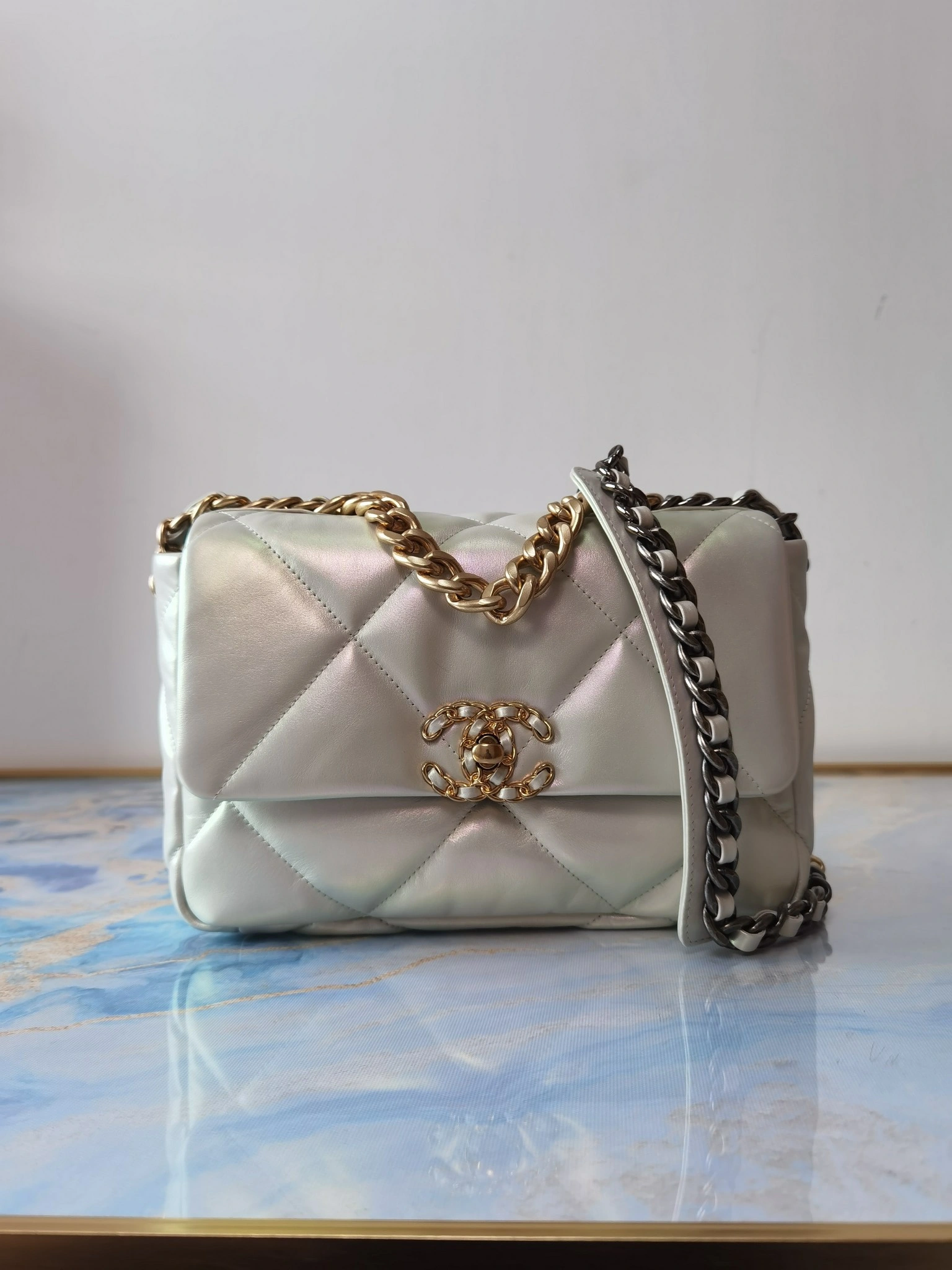 Comfortable CHANEL 19 FLAP BAG 83 - Image 3