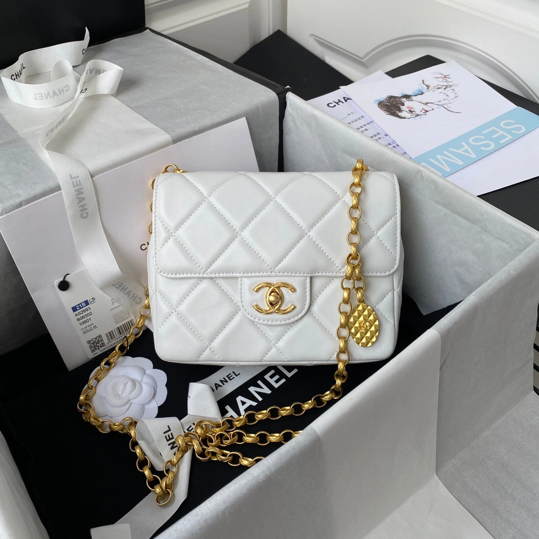 CHANEL FLAP BAG SportInspired 557 - Image 4