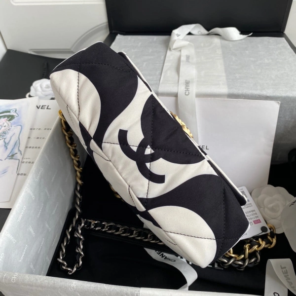 CHANEL 19 FLAP BAG DailyWear 67 - Image 7