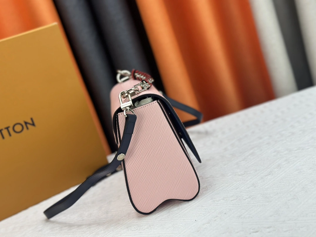 Affordable 5932 Louis Vuitton AAA Quality Messenger Bags For Women - Image 3