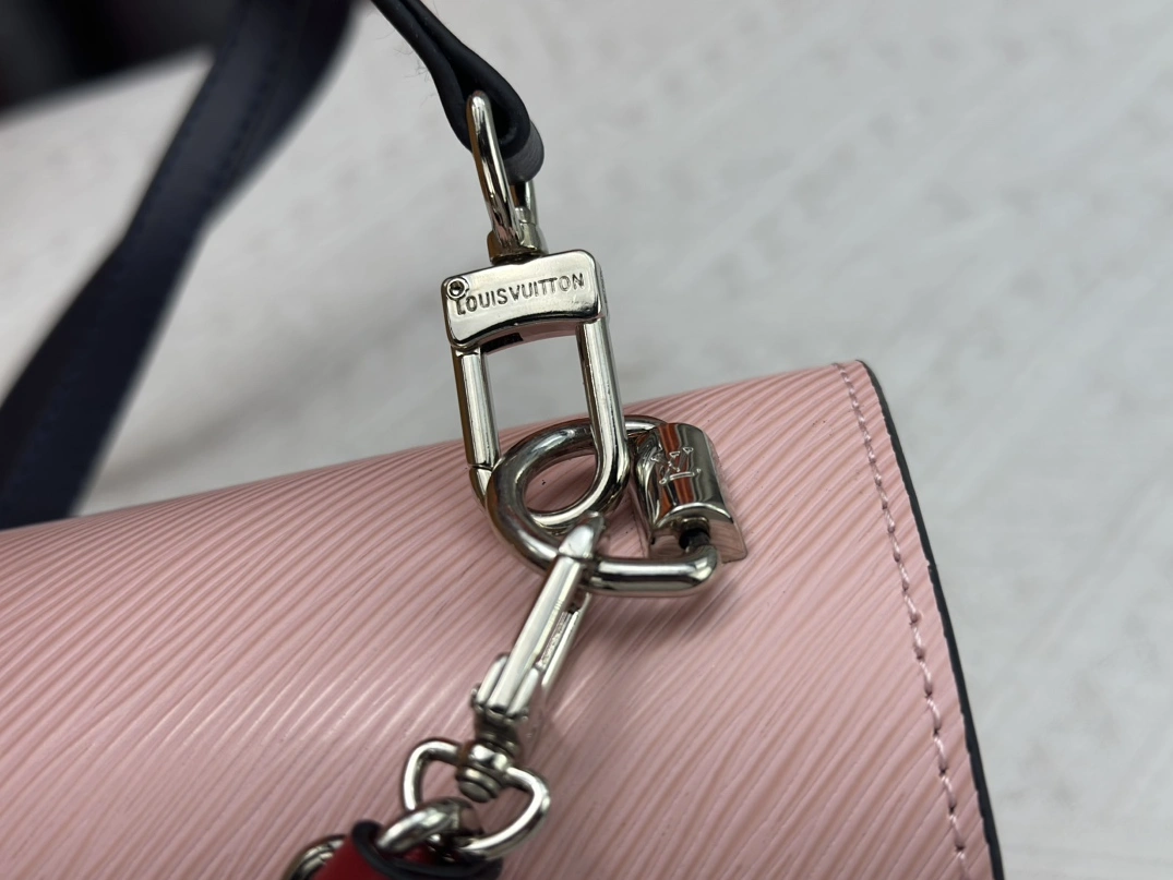 Affordable 5932 Louis Vuitton AAA Quality Messenger Bags For Women - Image 7