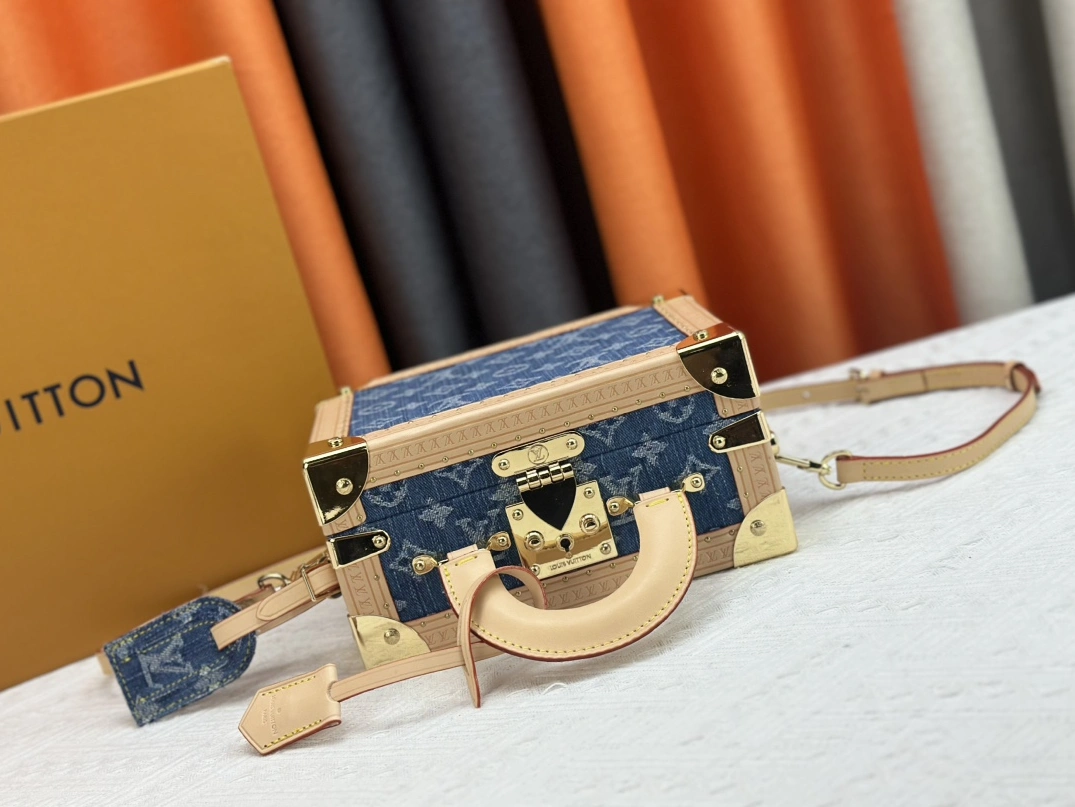 Affordable 7849 Louis Vuitton AAA Quality Messenger Bags For Women - Image 6