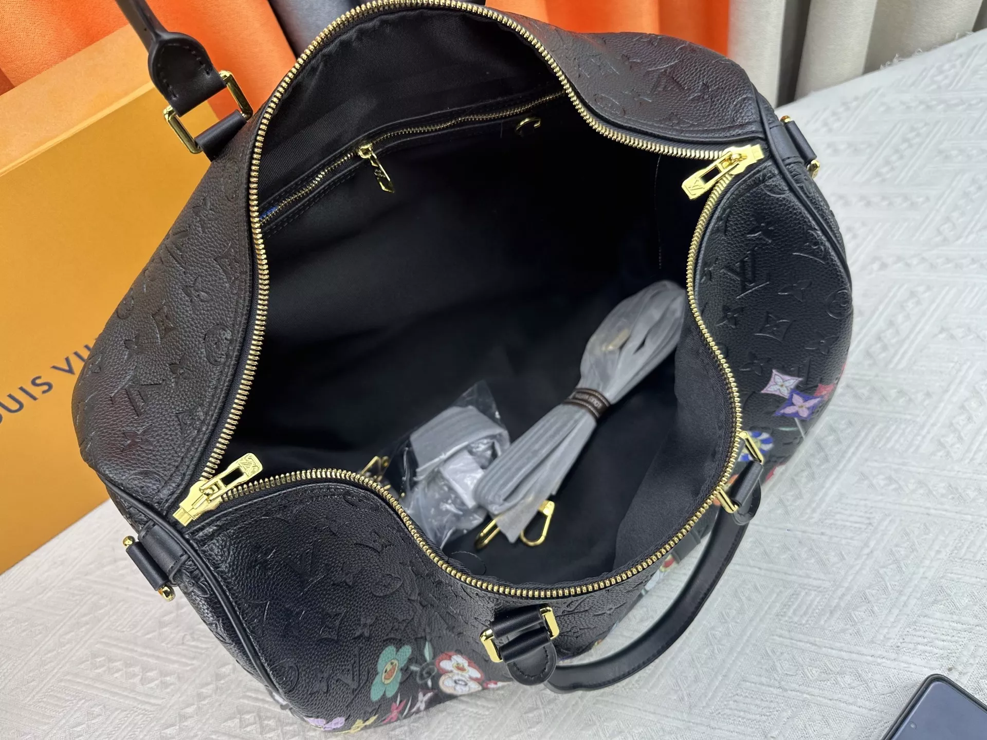 Affordable 9225 Louis Vuitton Travel Bags - Image 8