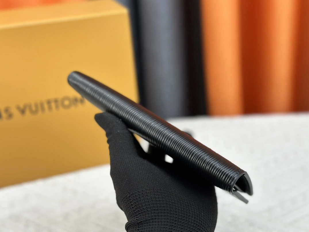 AllSeason 8132 Louis Vuitton LV Card Case For Unisex - Image 3