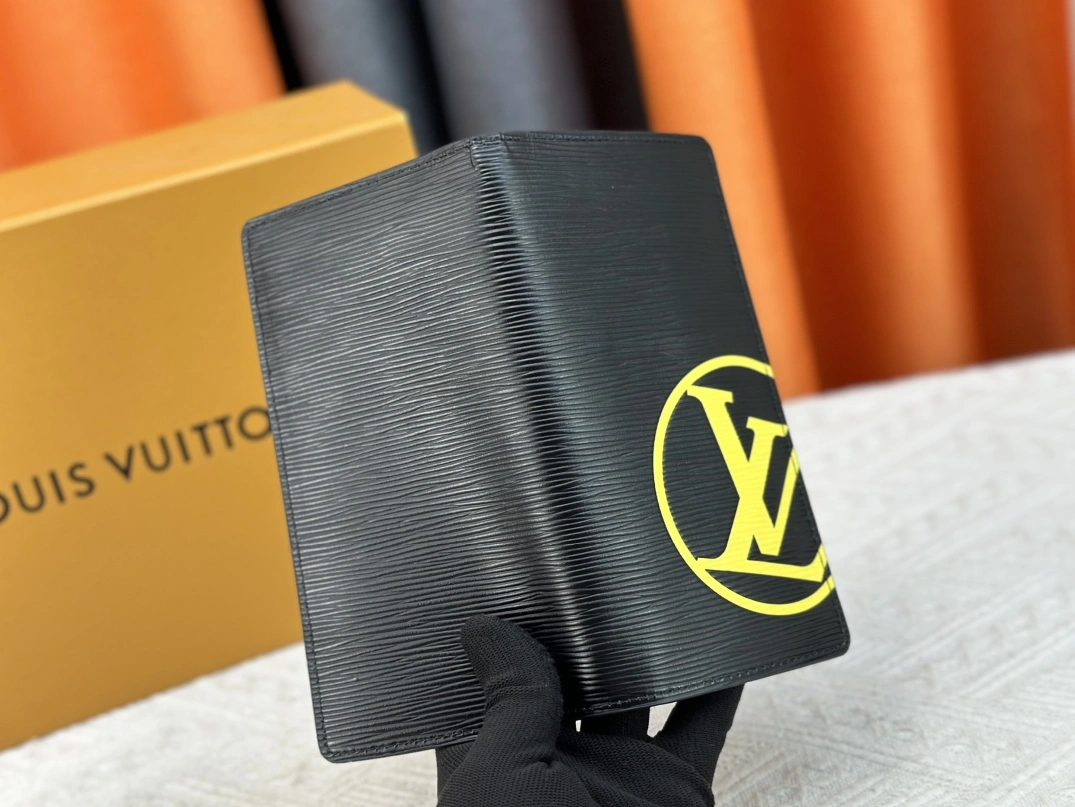 AllSeason 8132 Louis Vuitton LV Card Case For Unisex - Image 7