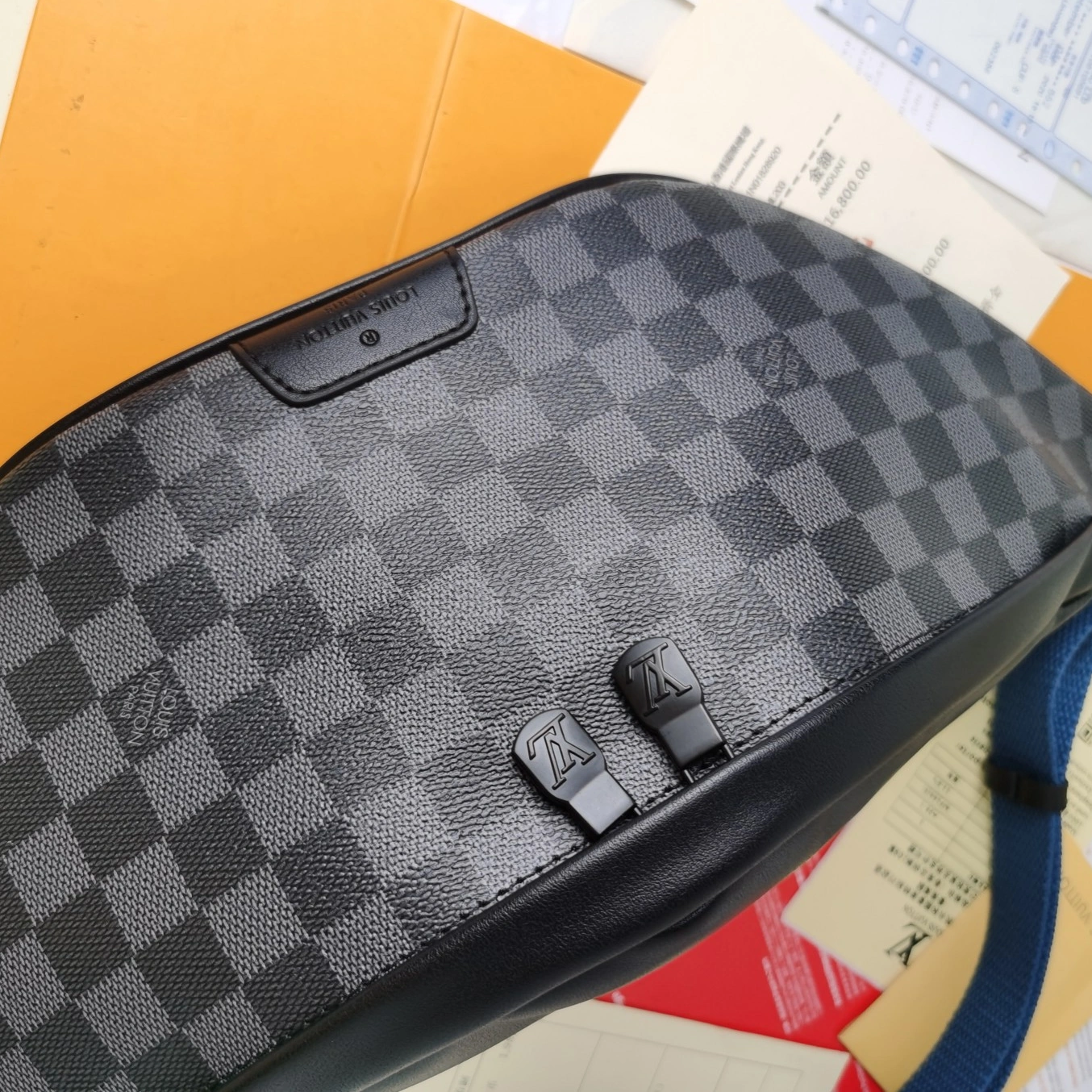 Bold 1876 Louis Vuitton LV AAA Man Pockets - Image 3