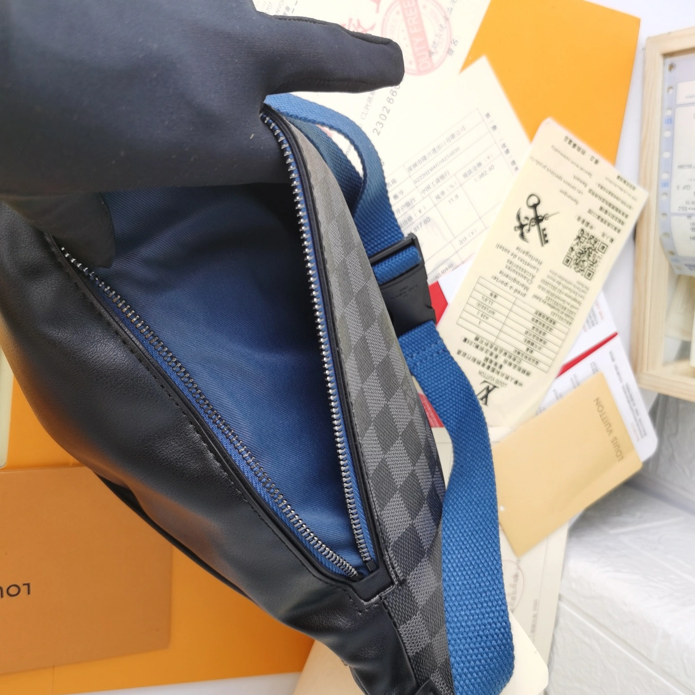 Bold 1876 Louis Vuitton LV AAA Man Pockets - Image 6