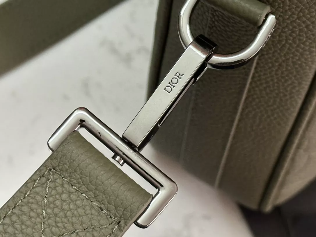 Bold 2213 Christian Dior AAA Man Handbags - Image 7