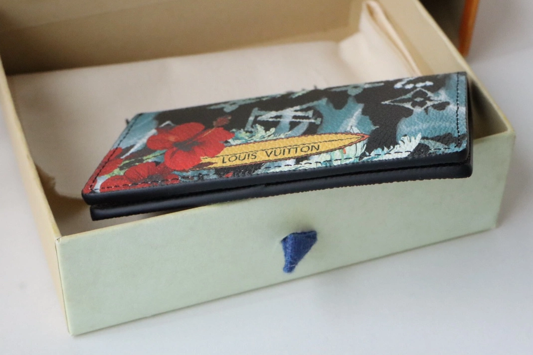 Bold 6253 Louis Vuitton LV Card Case - Image 3