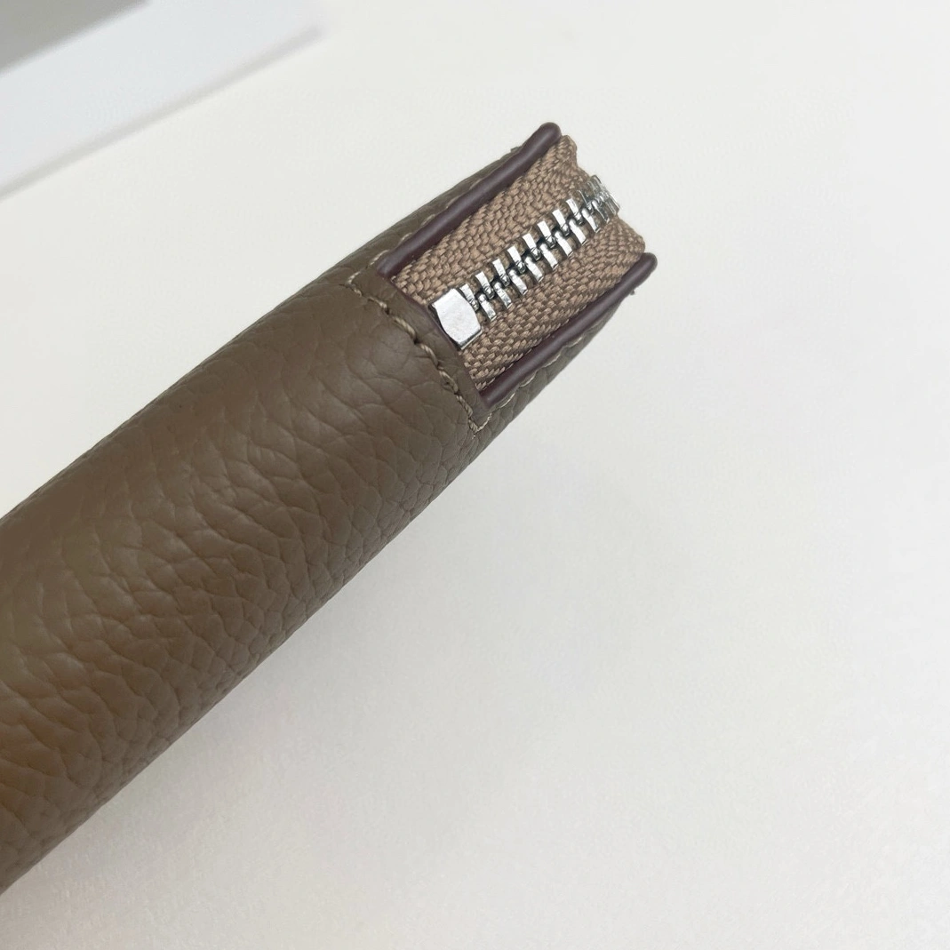 Breathable 2450 Hermes Card Case For Women - Image 4