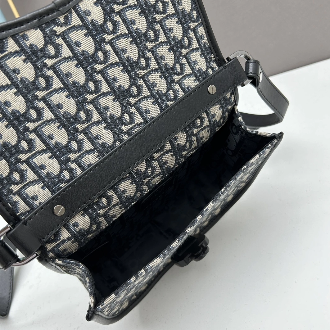 Breathable 2566 Christian Dior AAA Quality Messenger Bags For Unisex - Image 6