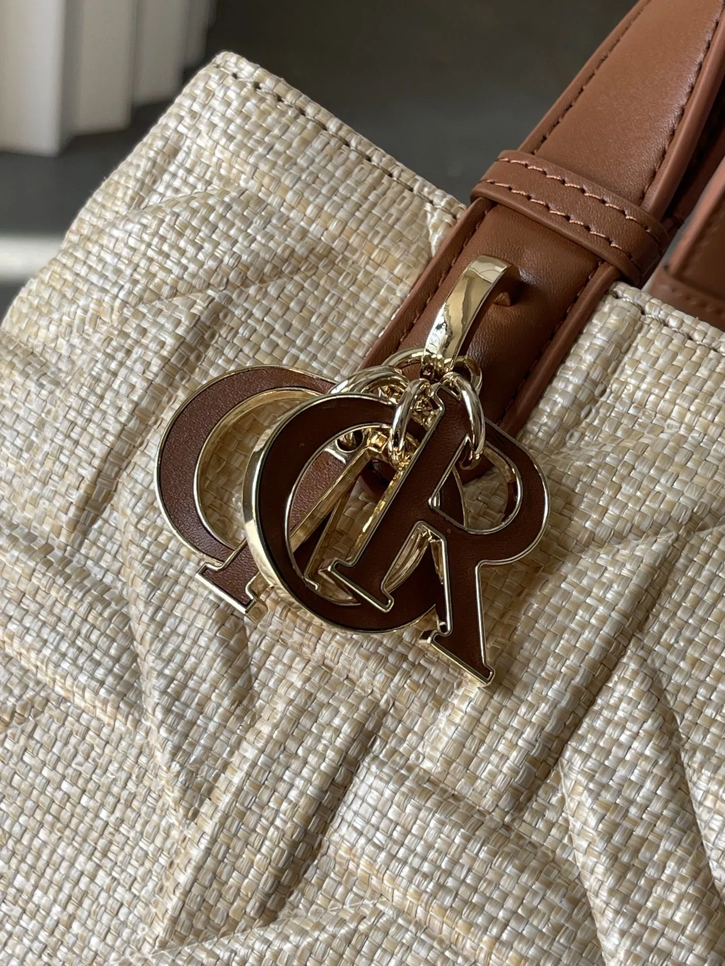 Breathable 5676 Christian Dior AAA Quality Handbags For Women - Image 4