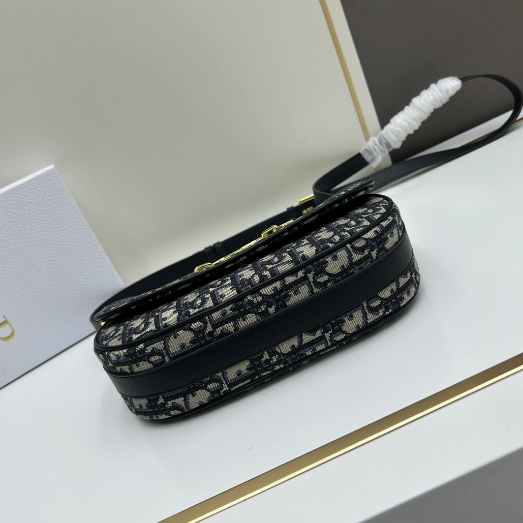 Breathable 9058 Christian Dior AAA Quality Messenger Bags For Women - Image 5