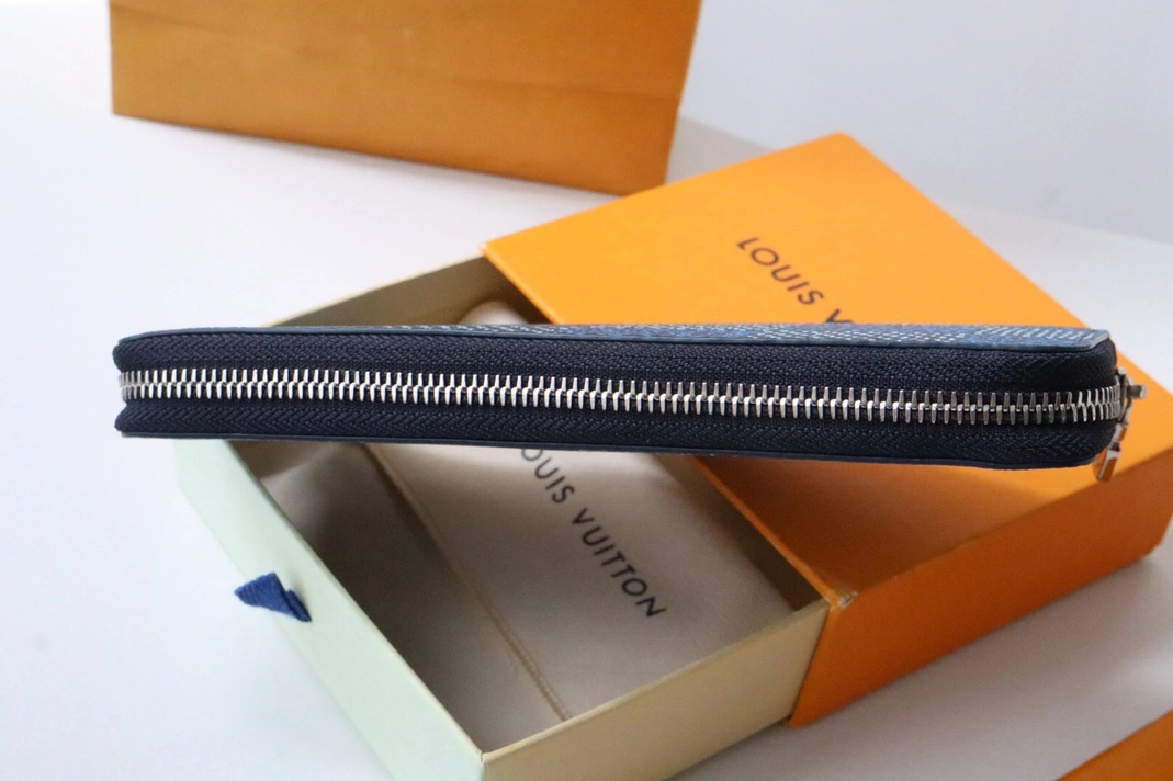 Bright 5024 Louis Vuitton AAA Quality Wallets