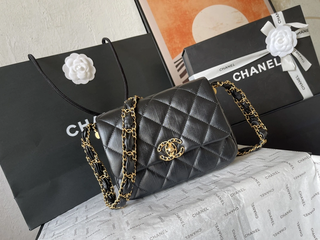 Chanel AAA Quality Messenger Bags For Women Breathable 2071