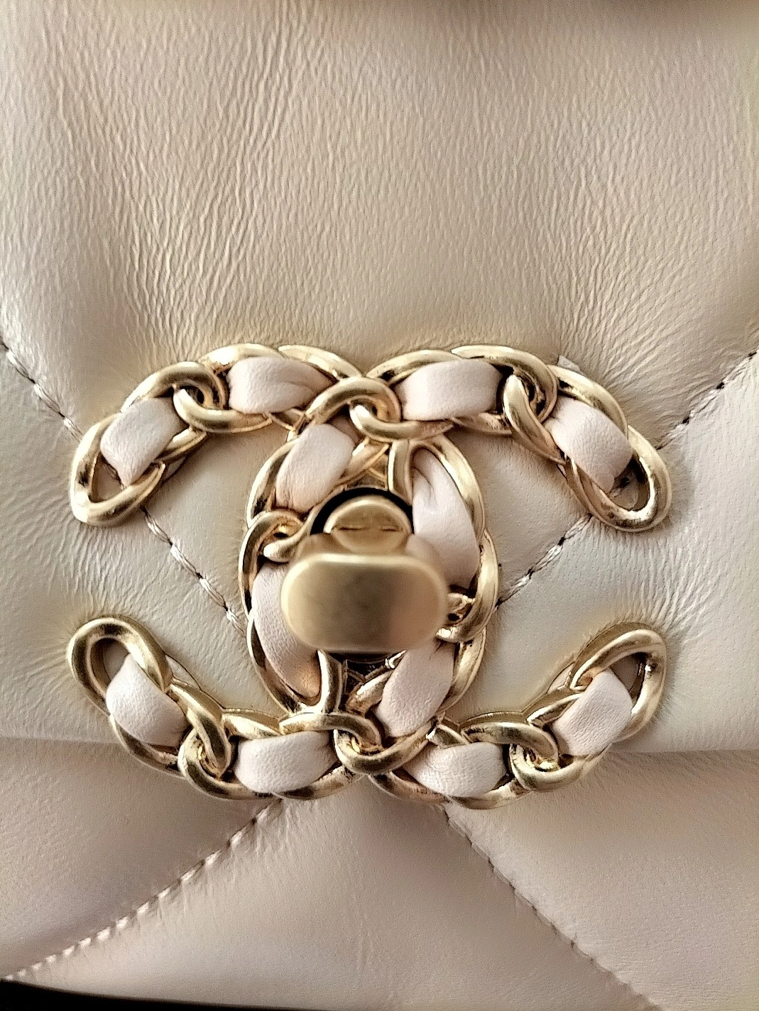 Chanel AAA Quality Messenger Bags For Women Flexible 2904 - Image 4