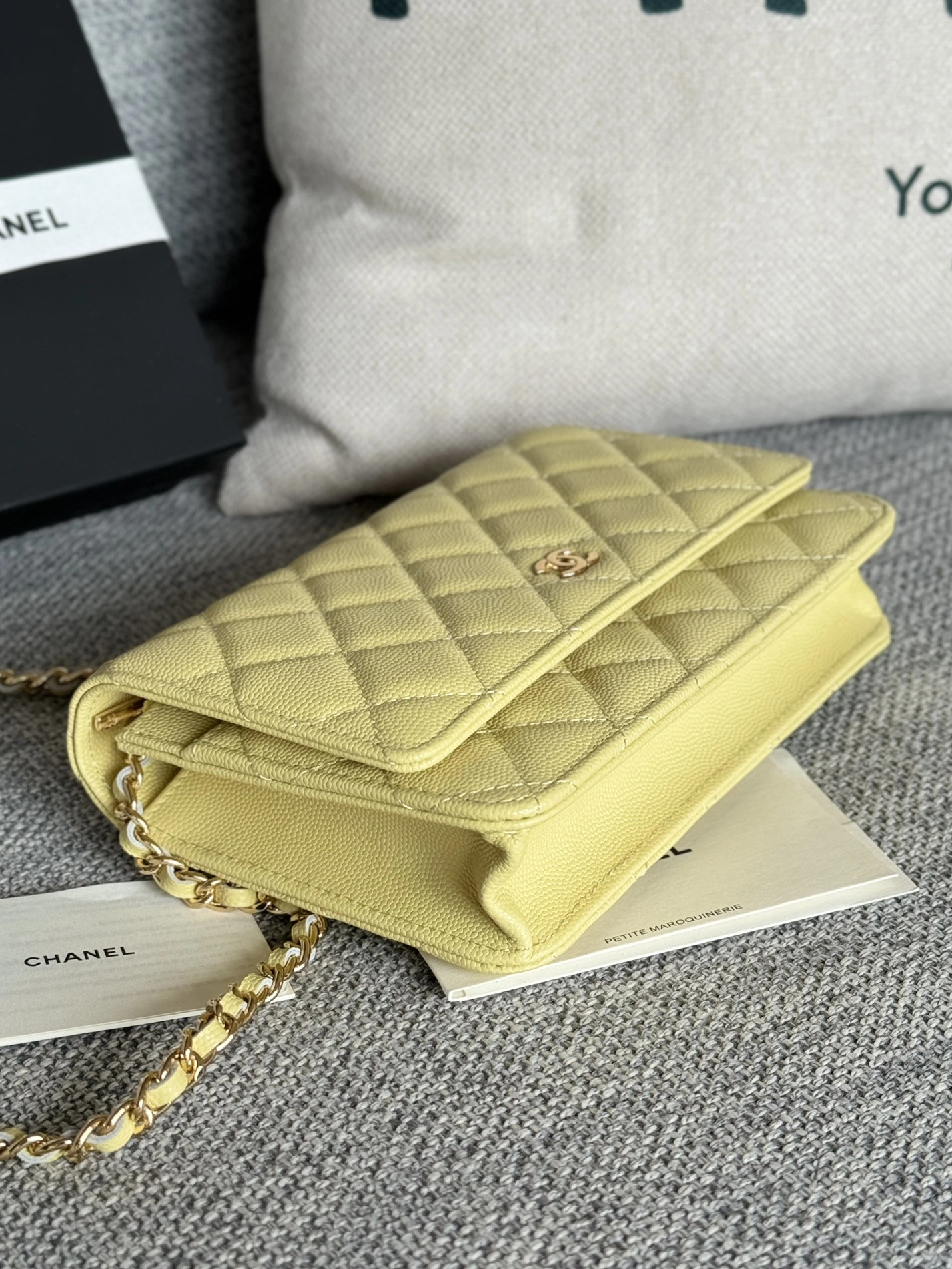 Chanel AAA Quality Messenger Bags In Gold For Women Breathable 9797 - Image 3