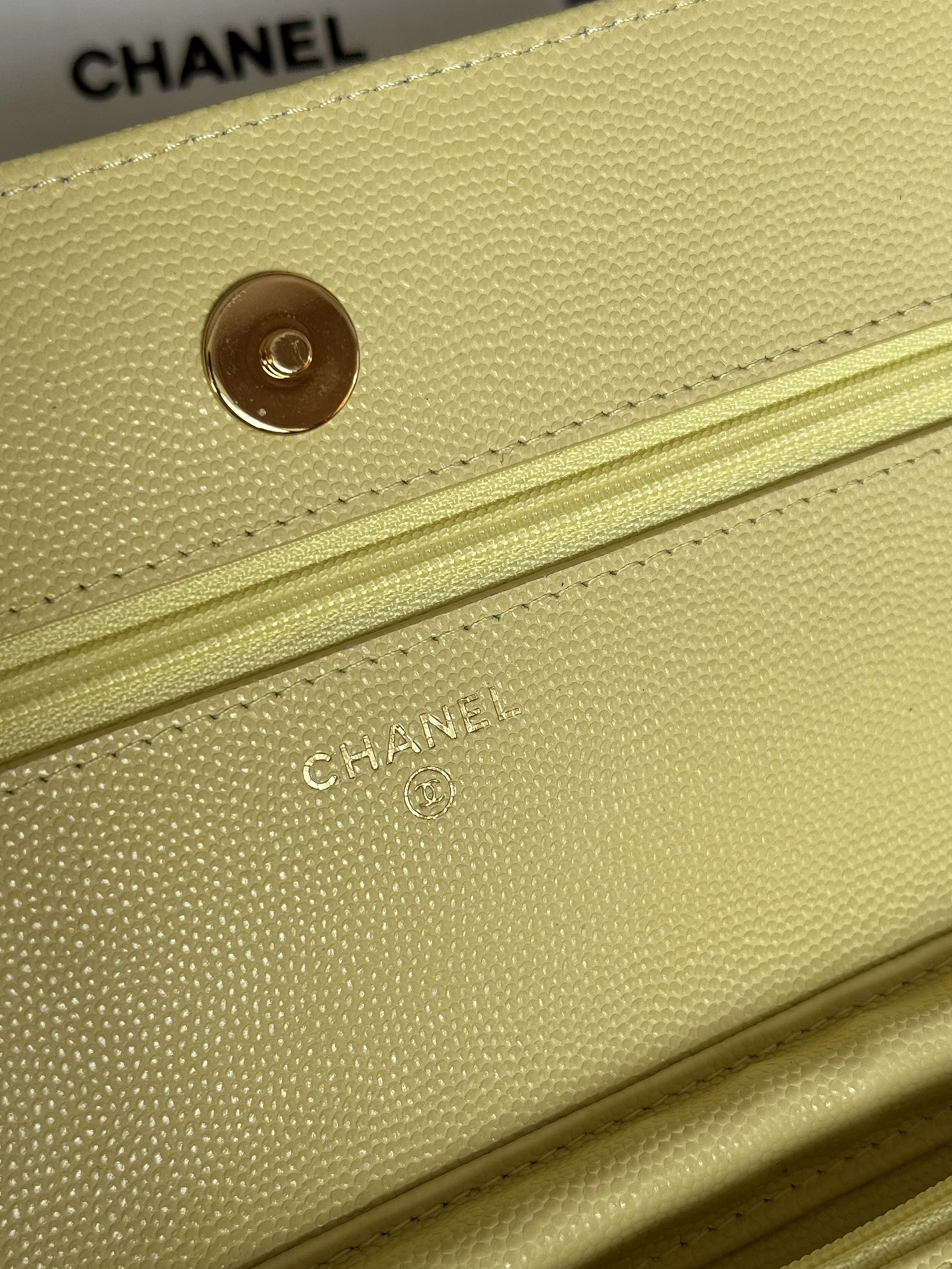 Chanel AAA Quality Messenger Bags In Gold For Women Breathable 9797 - Image 6