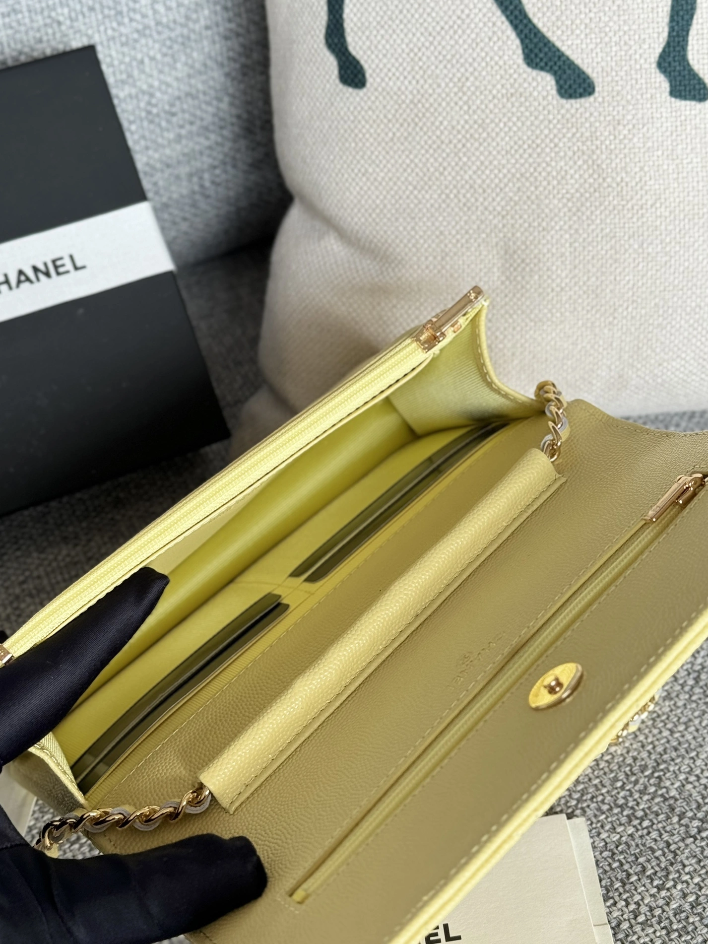 Chanel AAA Quality Messenger Bags In Gold For Women Breathable 9797 - Image 8