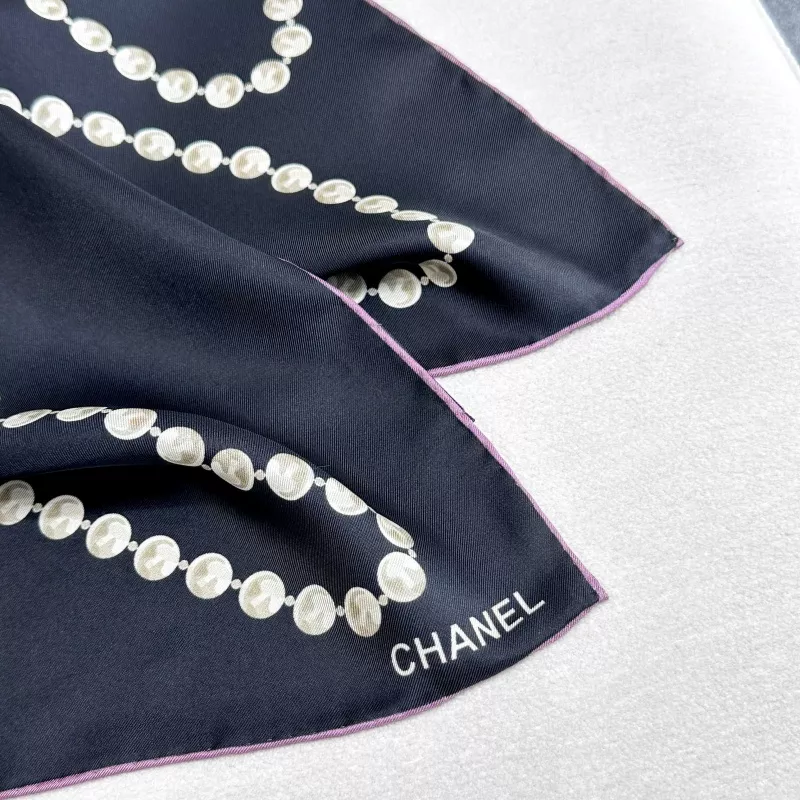 Chanel Silk Squares WellDesigned 8506 - Image 4