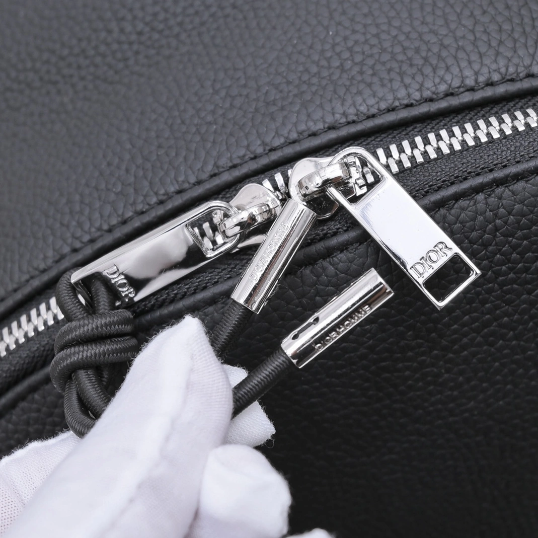 Christian Dior AAA Man Backpacks Elegant 2834 - Image 4