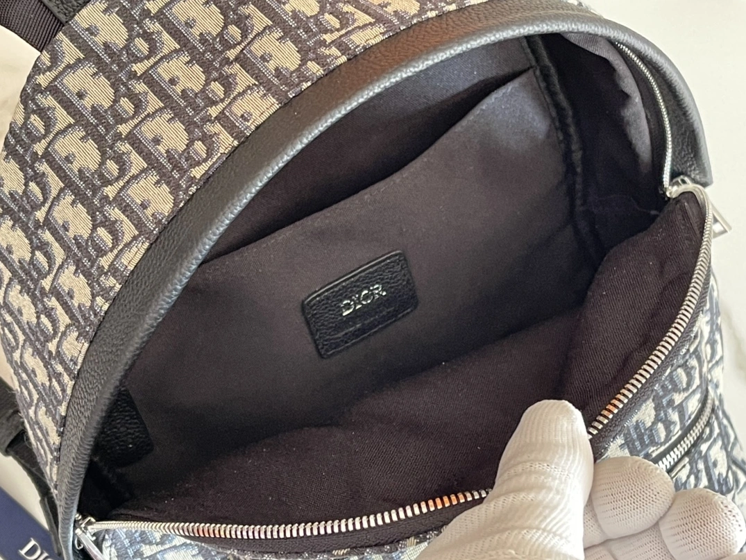 Christian Dior AAA Man Backpacks WellDesigned 3213 - Image 7