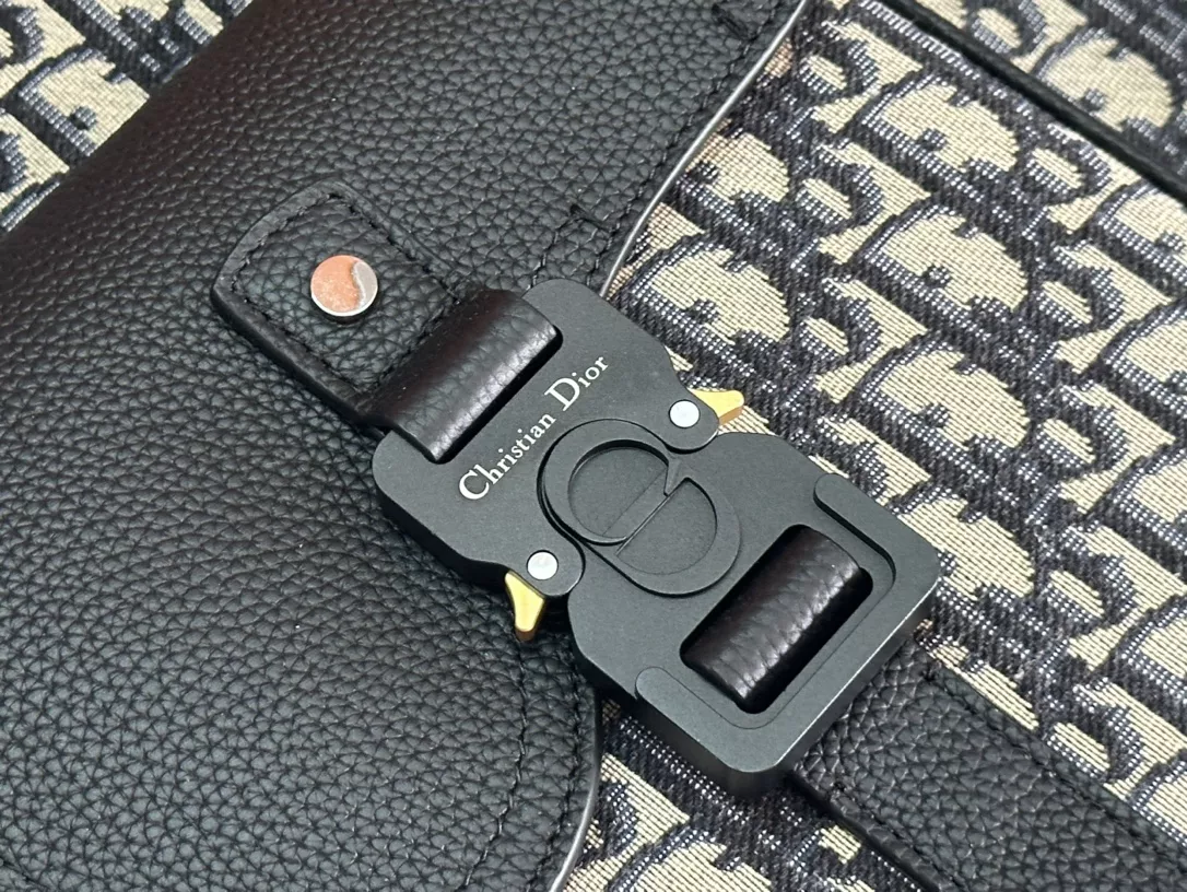 Christian Dior AAA Man Handbags Classic 1353 - Image 4