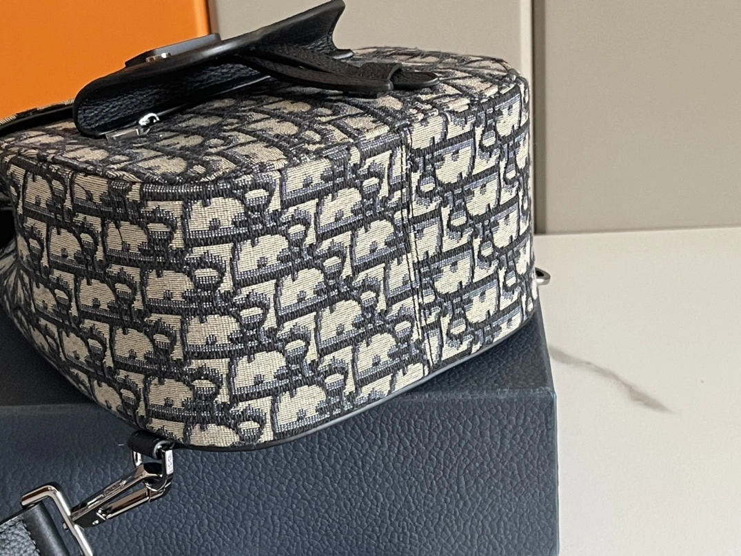 Christian Dior AAA Man Messenger Bags Reliable 7188 - Image 4