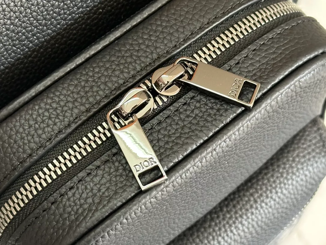 Christian Dior AAA Man Messenger Bags Sleek 673 - Image 4