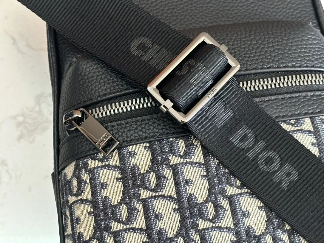 Christian Dior AAA Man Messenger Bags Sleek 673 - Image 6