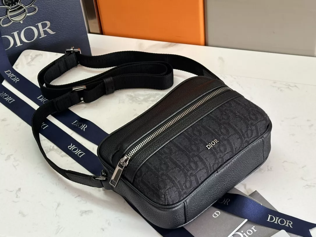 Christian Dior AAA Man Messenger Bags WellDesigned 5580 - Image 3