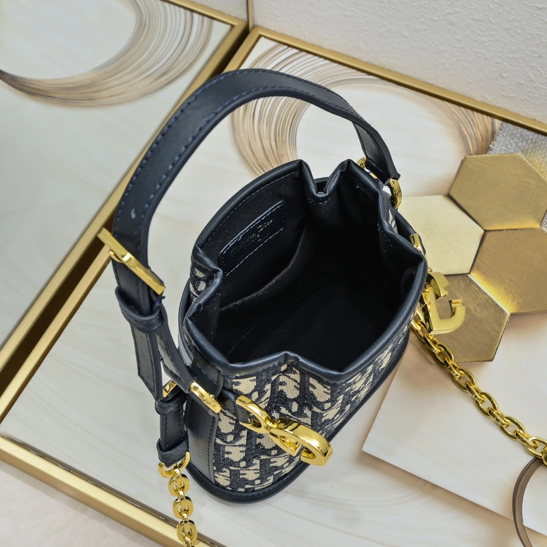 Christian Dior AAA Quality Messenger Bags For Women AllSeason 5980 - Image 8