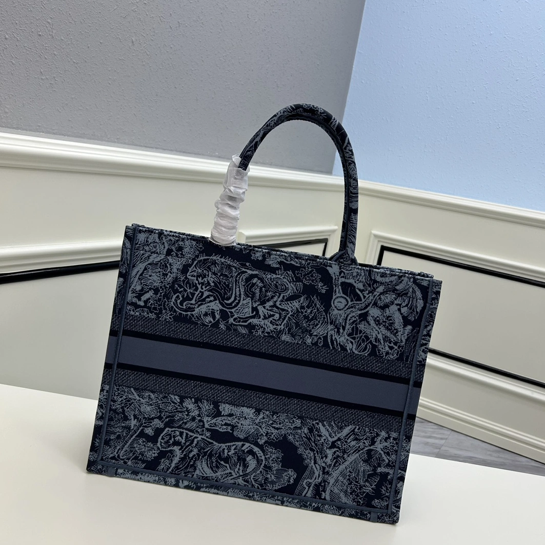 Christian Dior AAA Quality Tote-Handbags For Women StreetReady 6586 - Image 3