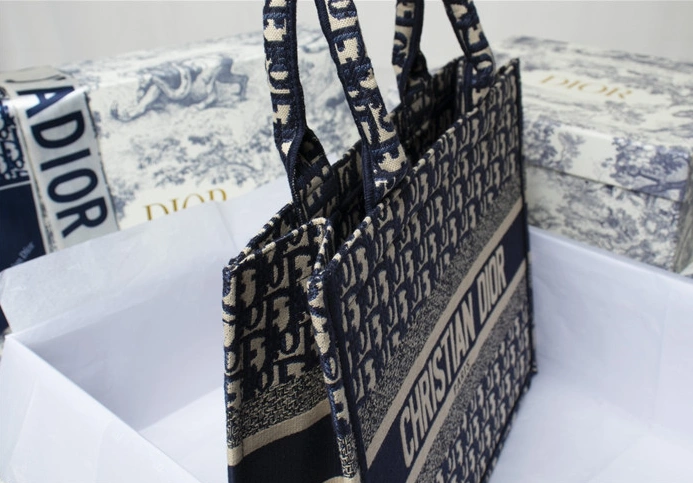 Christian Dior AAA Quality Tote-Handbags For Women Unique 6813 - Image 3