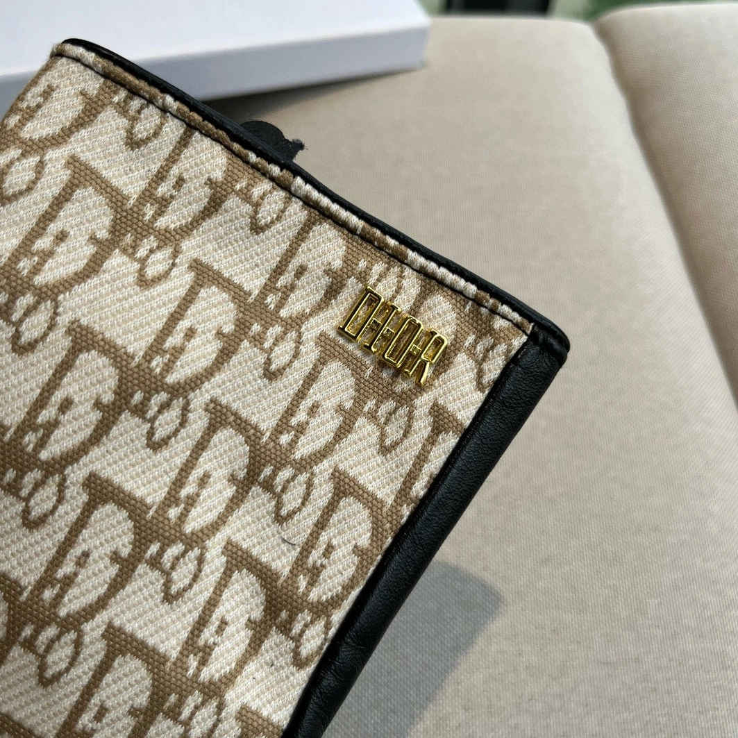 Classic 2165 Christian Dior Gloves For Women - Image 5