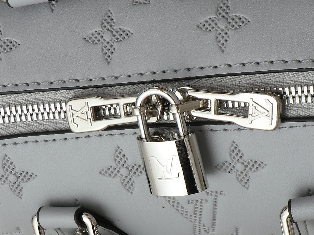 Classic 7239 Louis Vuitton AAA Quality Handbags For Women - Image 5