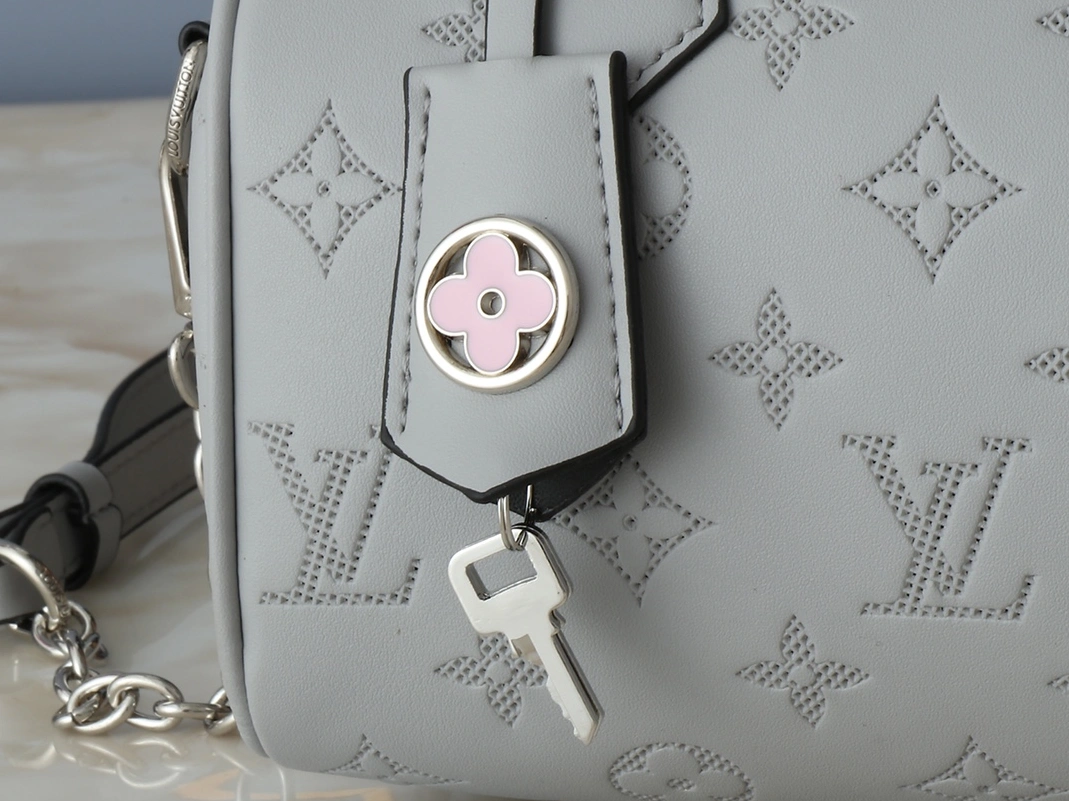 Classic 7239 Louis Vuitton AAA Quality Handbags For Women - Image 6