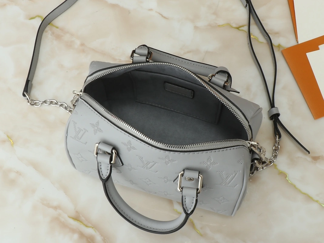 Classic 7239 Louis Vuitton AAA Quality Handbags For Women - Image 8