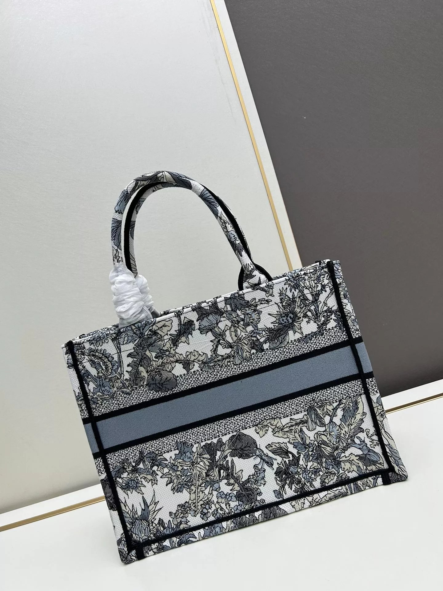 Comfortable 1648 Christian Dior AAA Quality Tote-Handbags For Women - Image 3