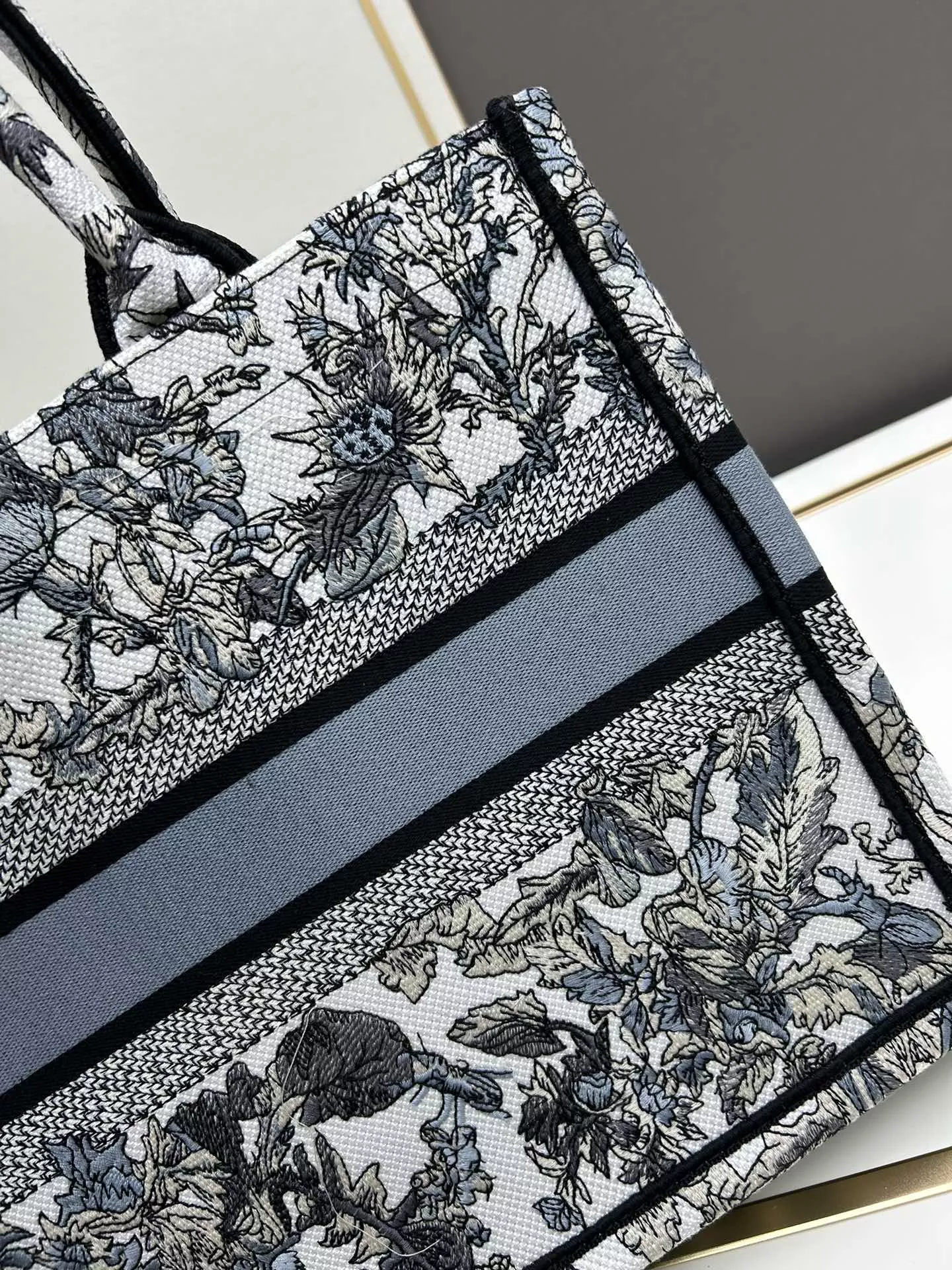 Comfortable 1648 Christian Dior AAA Quality Tote-Handbags For Women - Image 6