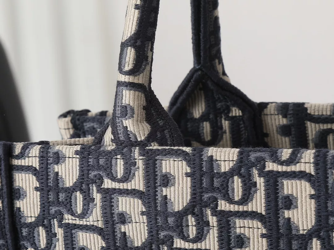 Comfortable 6554 Christian Dior AAA Quality Tote-Handbags For Women - Image 5