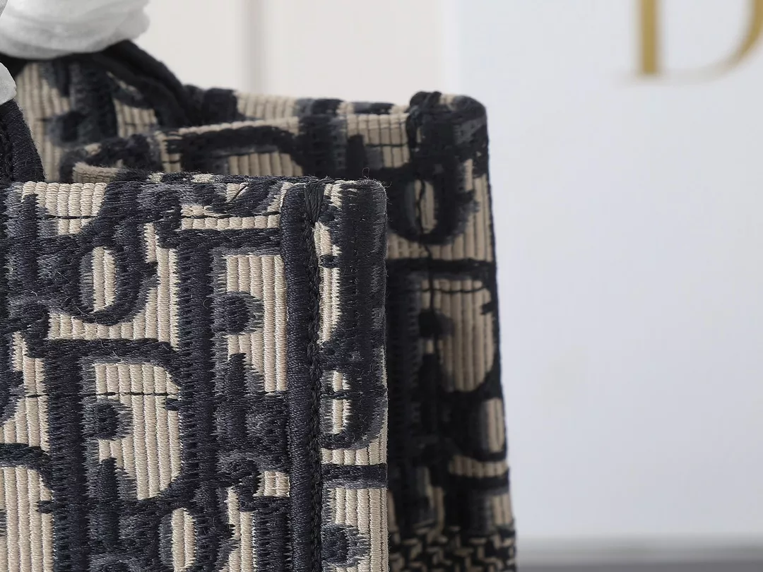 Comfortable 6554 Christian Dior AAA Quality Tote-Handbags For Women - Image 6