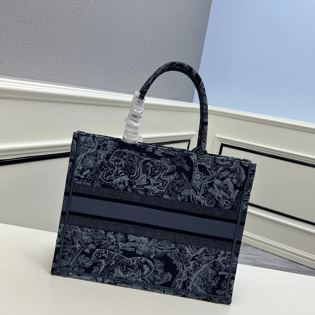 Comfortable 8106 Christian Dior AAA Quality Tote-Handbags For Women - Image 3