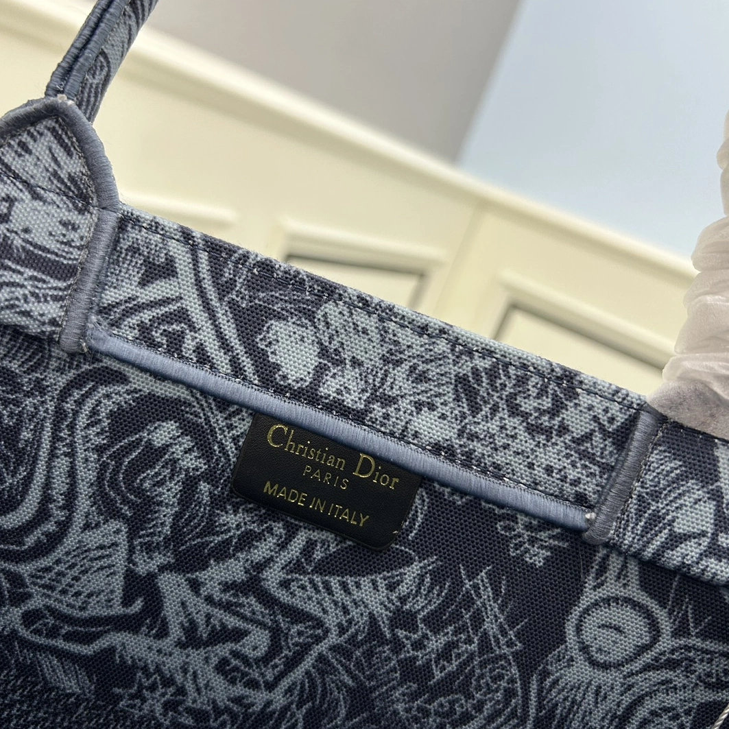 Comfortable 8106 Christian Dior AAA Quality Tote-Handbags For Women - Image 7