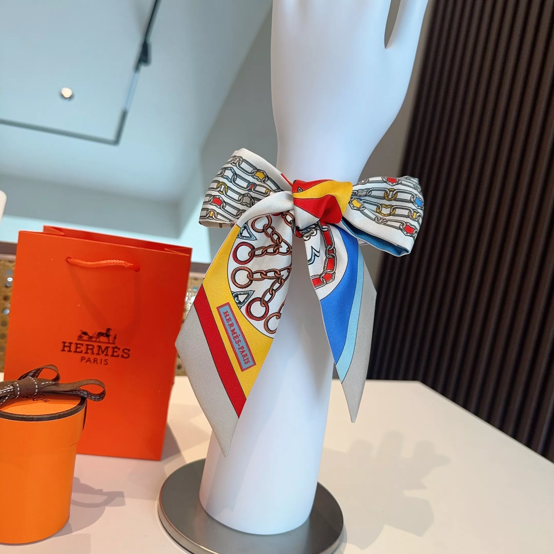 Compact 2078 Hermes Silk Scarf - Image 3