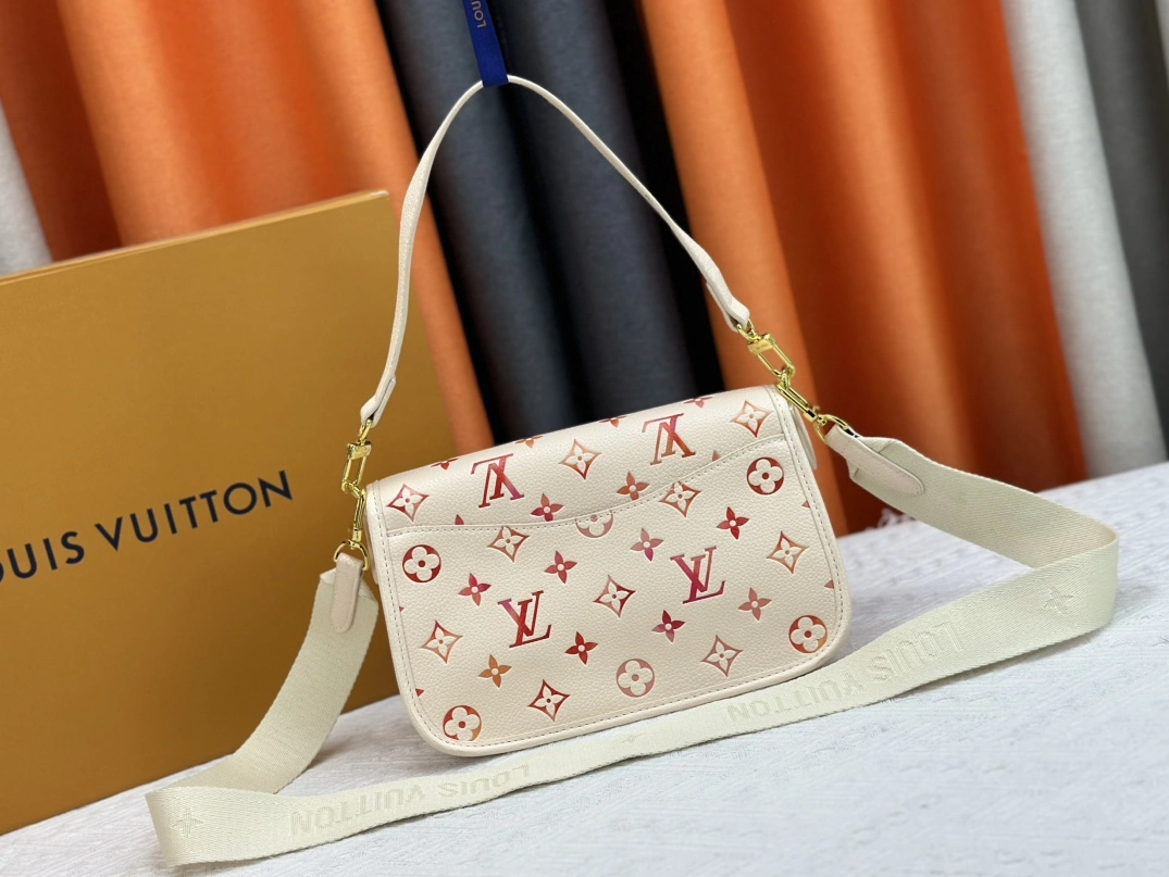 Cozy 7374 Louis Vuitton AAA Quality Messenger Bags For Women - Image 4