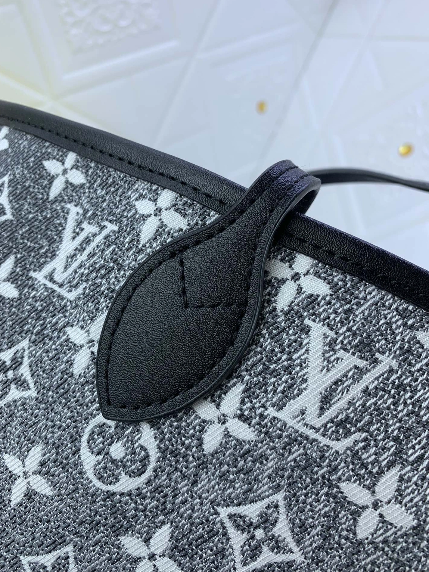 Cozy 9447 Louis Vuitton AAA Quality Shoulder Bags For Women - Image 5