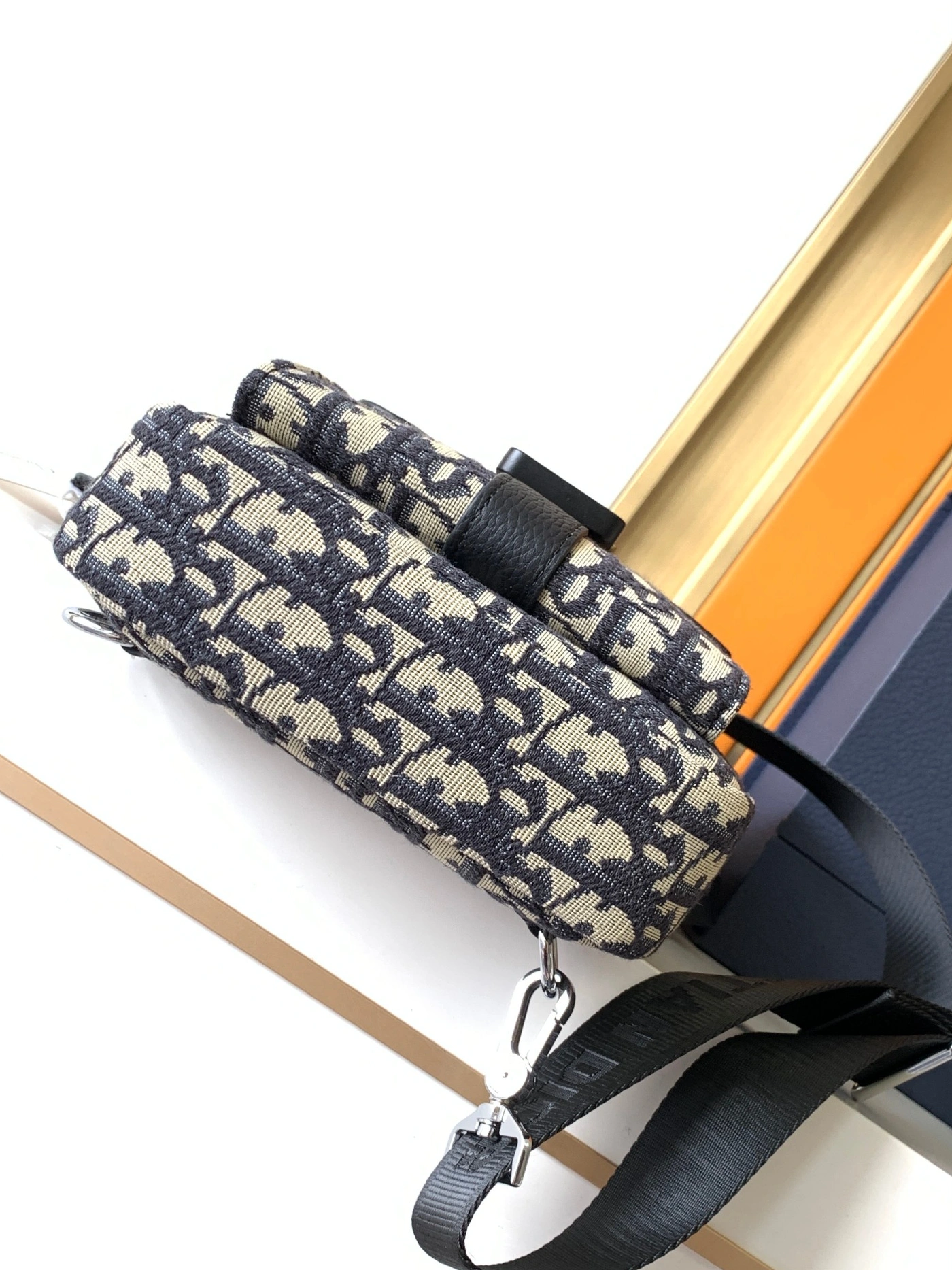 Cozy 9880 Christian Dior AAA Man Messenger Bags - Image 4