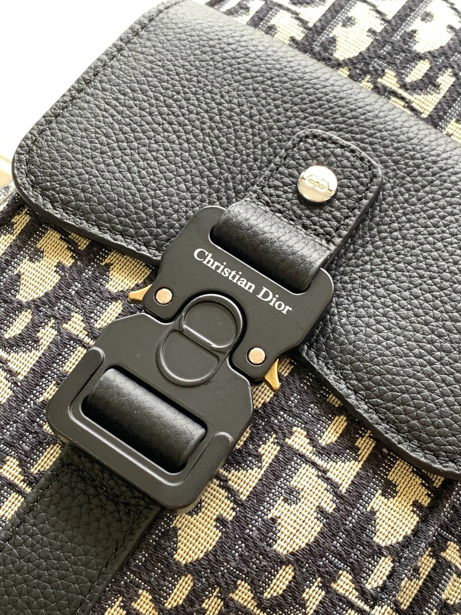 Cozy 9880 Christian Dior AAA Man Messenger Bags - Image 5